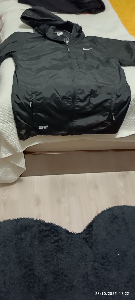 Nike Siyah Fermuarlı Uzun Kollu Yağmurluk - Görsel 3