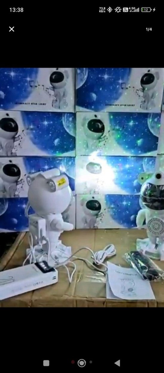 Renkli Işıklı beyaz Astronot - Görsel 4