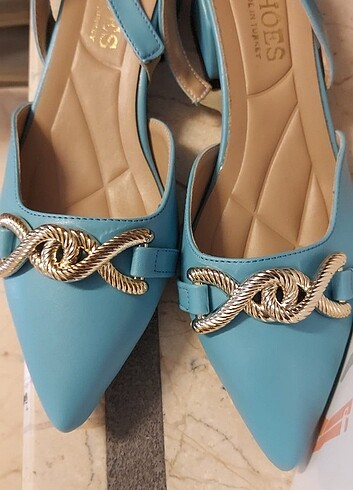 Mavi sandalet 