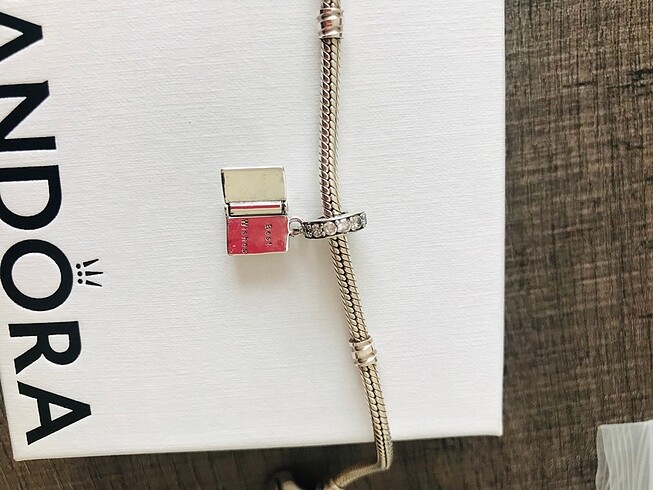 Beden Pandora charm
