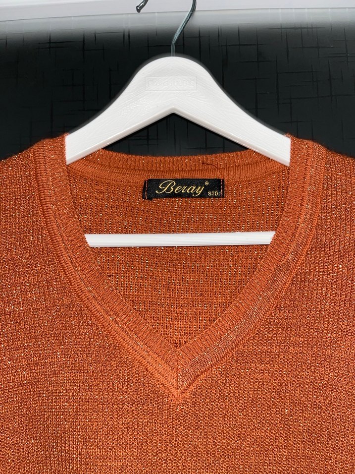 Parlak Kahverengi V Yaka Örgü Kadın Kazak - Görsel 3