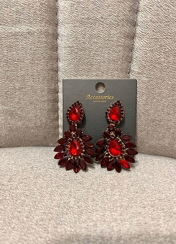 Beden bordo Renk Taç ve taşlı küpe