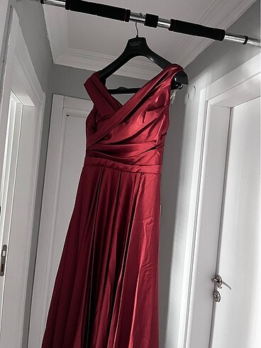 Mercan rengi uzun saten abiye elbise - Görsel 11