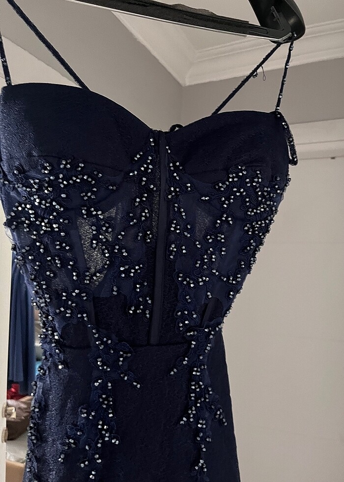 Lacivert işlemeli uzun abiye elbise - Görsel 3