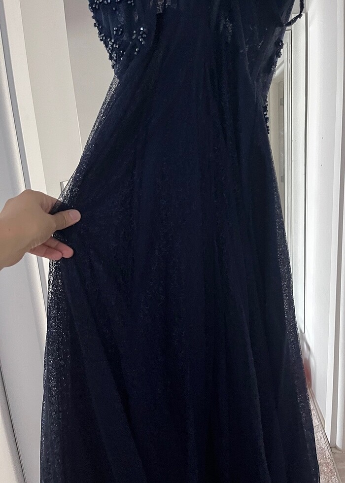 Lacivert işlemeli uzun abiye elbise - Görsel 5