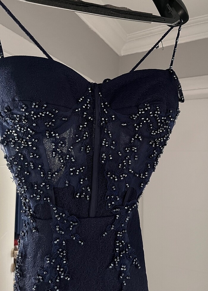 Lacivert işlemeli uzun abiye elbise - Görsel 4