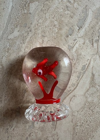 Küçük Kırmızı Cam Figürin - Görsel 3