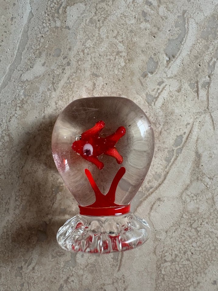 Küçük Kırmızı Cam Figürin - Görsel 3