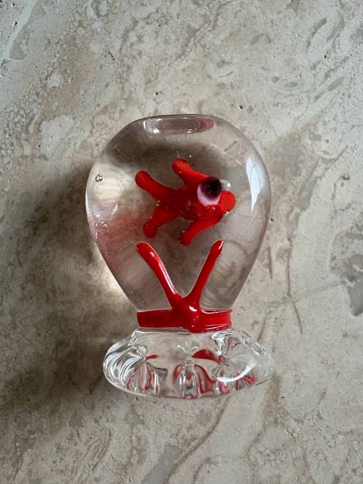 Küçük Kırmızı Cam Figürin - Görsel 2