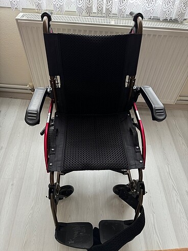 Zara Tekerlekli sandalye