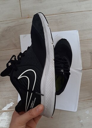 Nike spor ayakkabi.