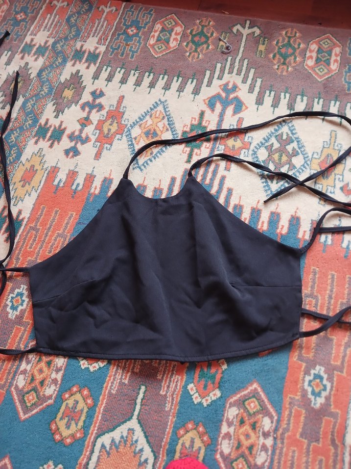 Siyah bağlamalı crop - Görsel 2