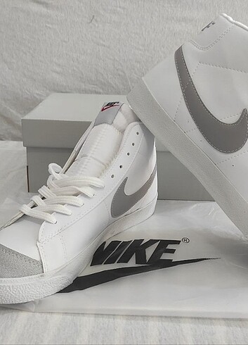 diğer Beden beyaz Renk Erkek modelimiz Nike Blazer 43