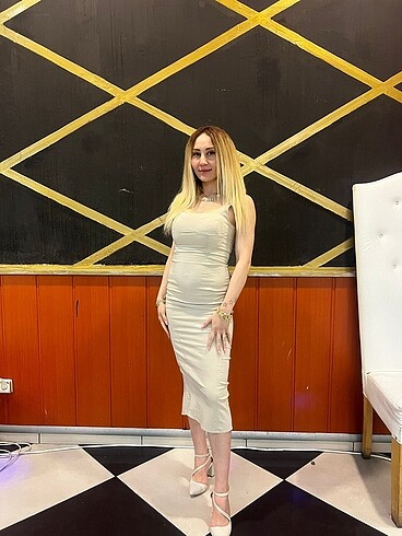 s Beden ten rengi Renk Bershka elbise s-mKuzenimin nişanında 1 defa giydim çok rahat