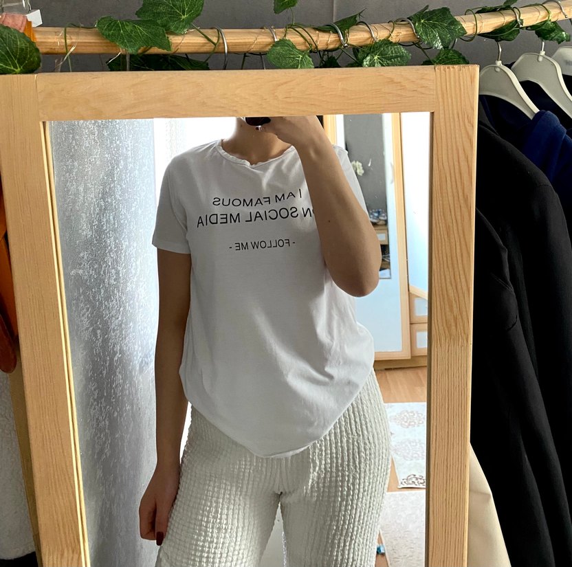 Beyaz Baskılı Kadın Crop Tişört - Görsel 3