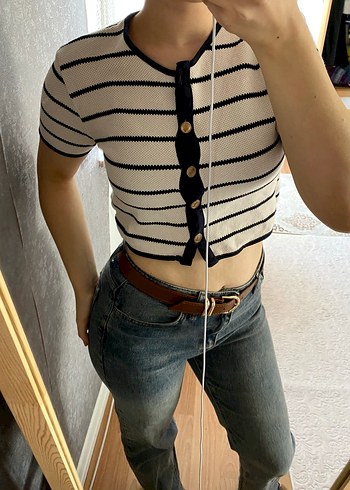 Düğmeli Çizgili Kısa Kollu Crop Top - Görsel 2