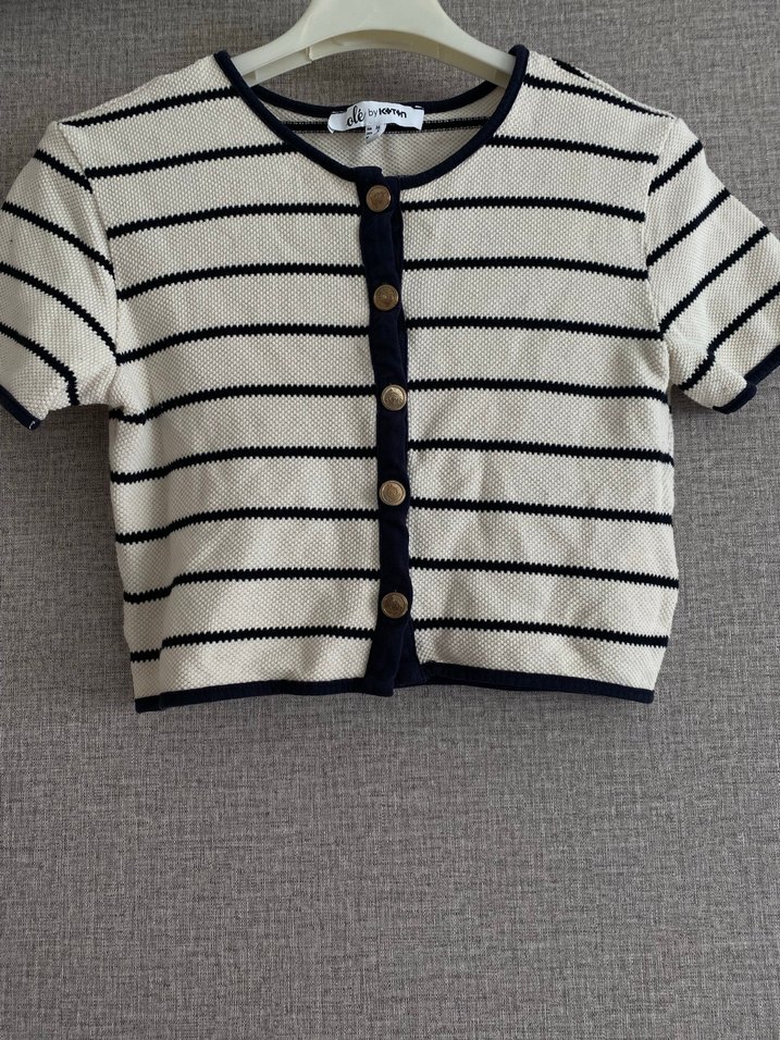 Düğmeli Çizgili Kısa Kollu Crop Top - Görsel 3