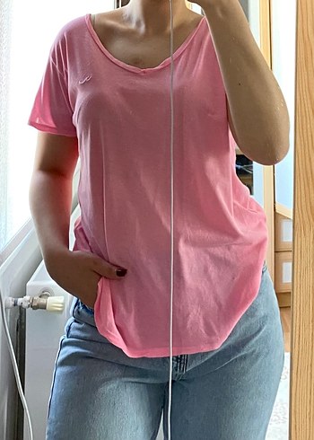 Pembe V Yaka Keten Kadın Tişört - Görsel 5