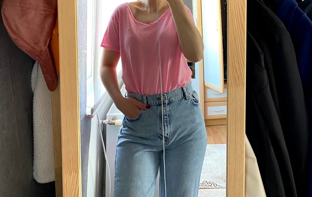 Pembe V Yaka Keten Kadın Tişört - Görsel 4