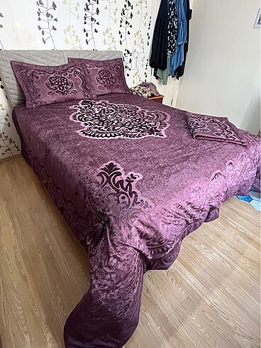 Karaca Home Mor güpürlü yatak örtüsü takımı