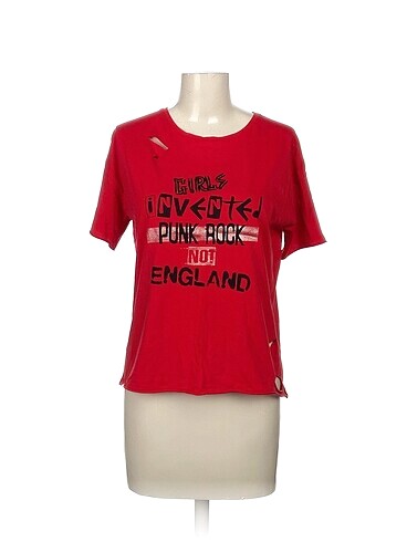Diğer T-shirt %70 İndirimli.