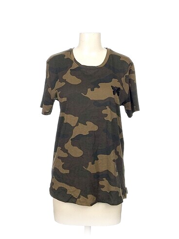 Diğer T-shirt %70 İndirimli.