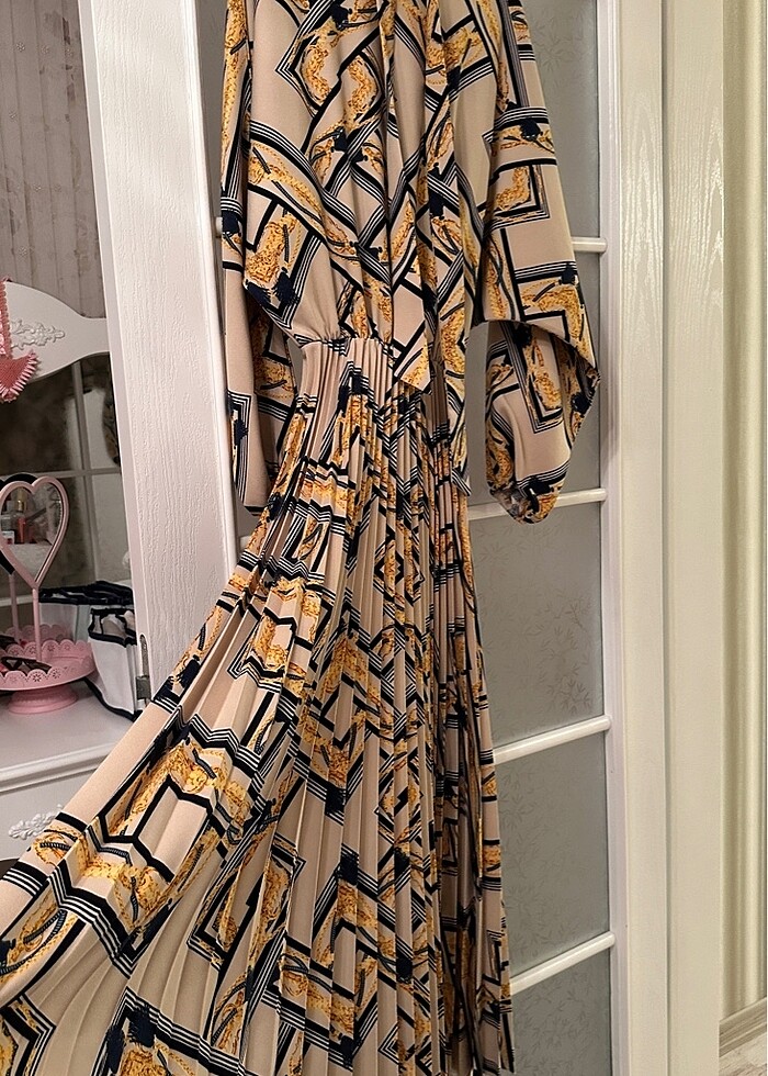 Piliseli Elbise - Görsel 3