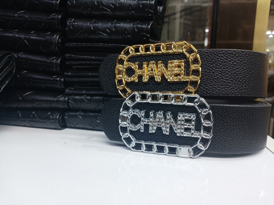 Zincir Detaylı Parlak Altın Deri Kadın Kemer - Görsel 2