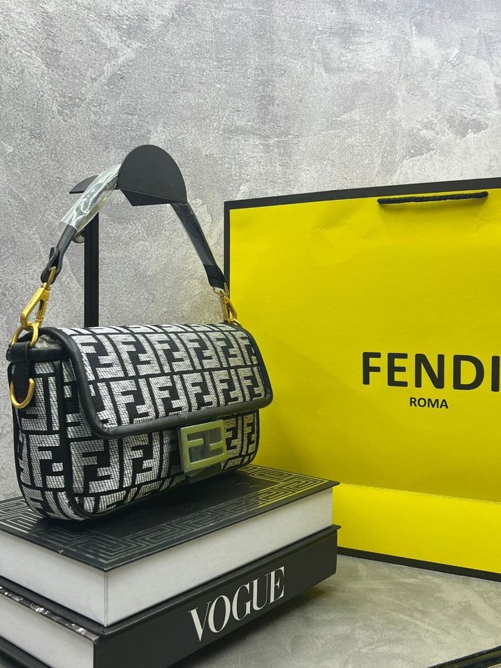 Fendi Roma Kahverengi Deri Kadın Çanta - Görsel 5