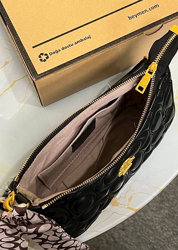 Coach Siyah Deri Kadın El Çantası - Modern Klasik