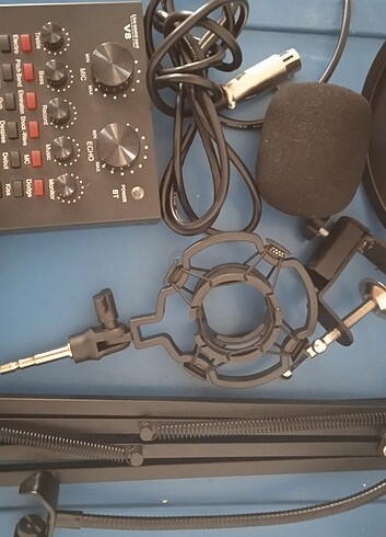 Canlı yayın seti mikrofon stand kayıt 