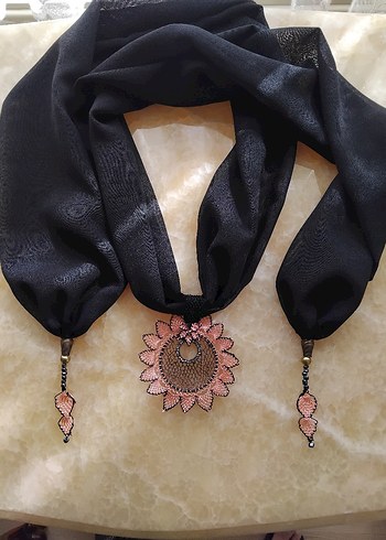 iğne oyası yapılmış fular kolye - Görsel 3