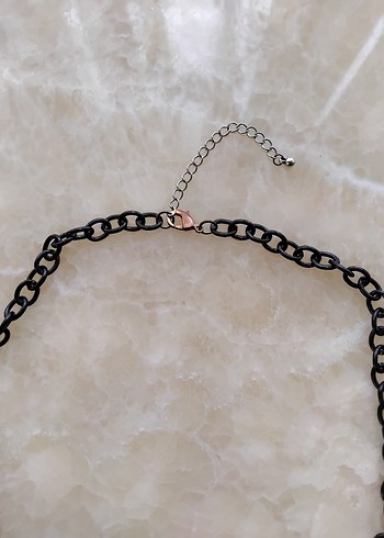 Gri Zincir Detaylı Gotik Midi Kolye - Görsel 4