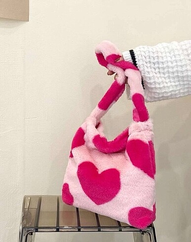 Pembe kalpli çanta