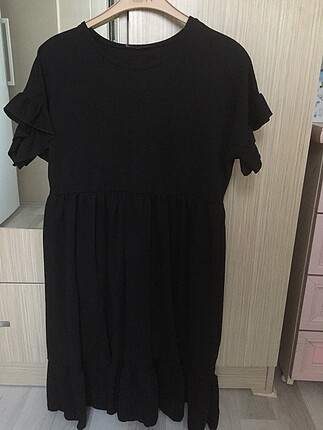 s Beden Siyah fırfırlı elbise
