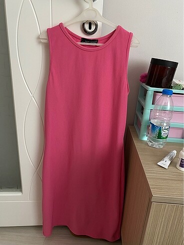 Pembe elbise