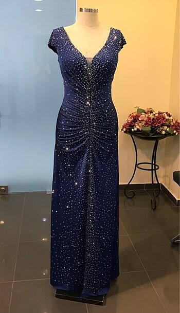Yeni etiketli komple taş işlemeli özel tasarım abiye elbisemiz