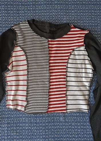 Desenli crop triko