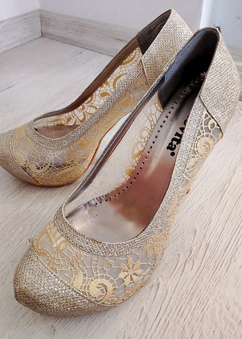 Dantel Detaylı Vintage Altın Dolgu Topuklu Kadın Ayakkabı - Görsel 2