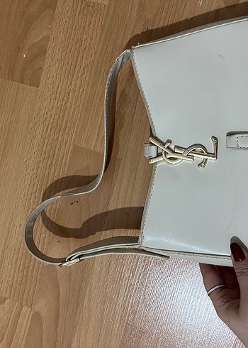 Bershka Beyaz Deri Fermuarlı Kadın Omuz Çantası