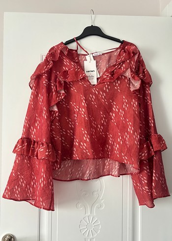 Kırmızı Fırfırlı V Yaka Uzun Kollu Bluz - Görsel 12