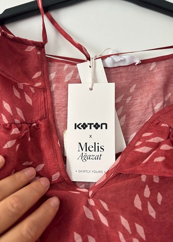 Kırmızı Fırfırlı V Yaka Uzun Kollu Bluz - Görsel 4