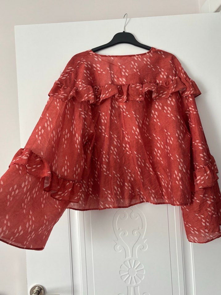 Kırmızı Fırfırlı V Yaka Uzun Kollu Bluz - Görsel 3