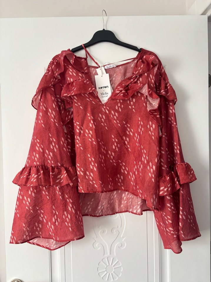 Kırmızı Fırfırlı V Yaka Uzun Kollu Bluz - Görsel 2