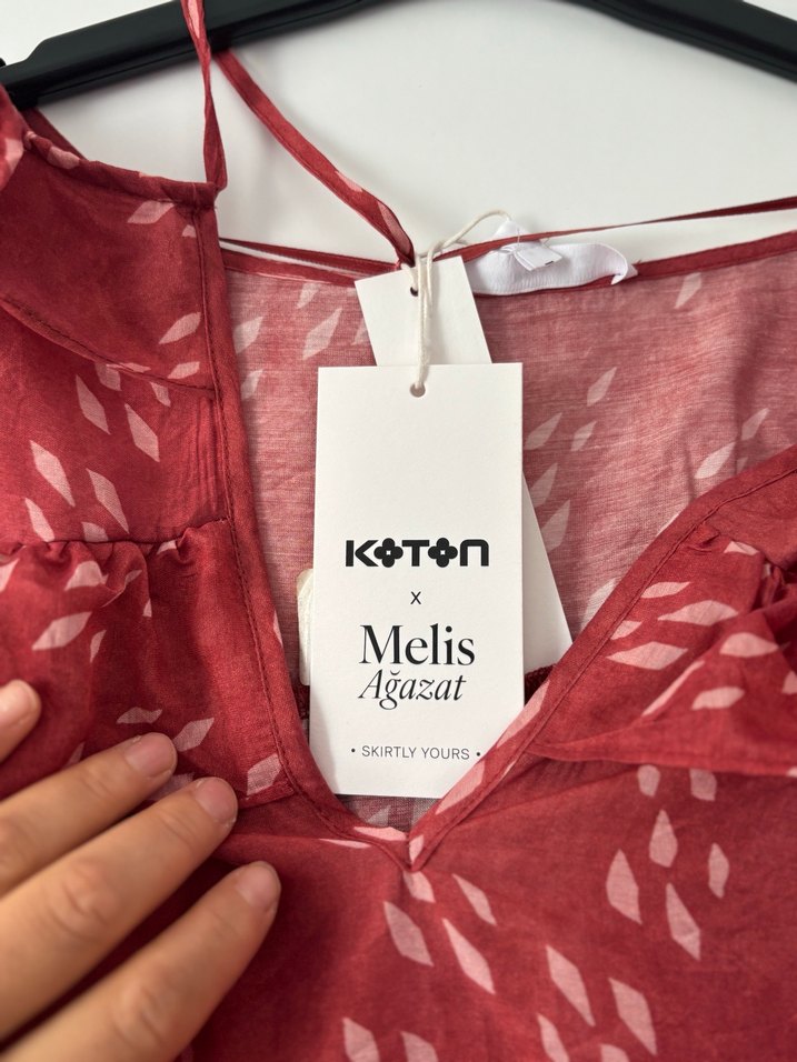 Kırmızı Fırfırlı V Yaka Uzun Kollu Bluz - Görsel 4