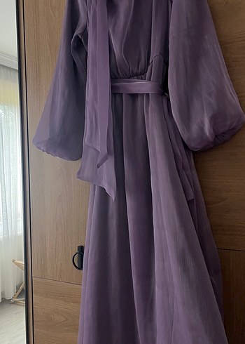 Birgül Bektaş mor uzun tesettür abiye elbise - Görsel 5