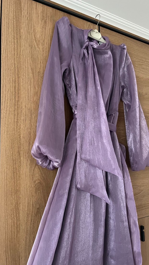 Birgül Bektaş mor uzun tesettür abiye elbise - Görsel 4