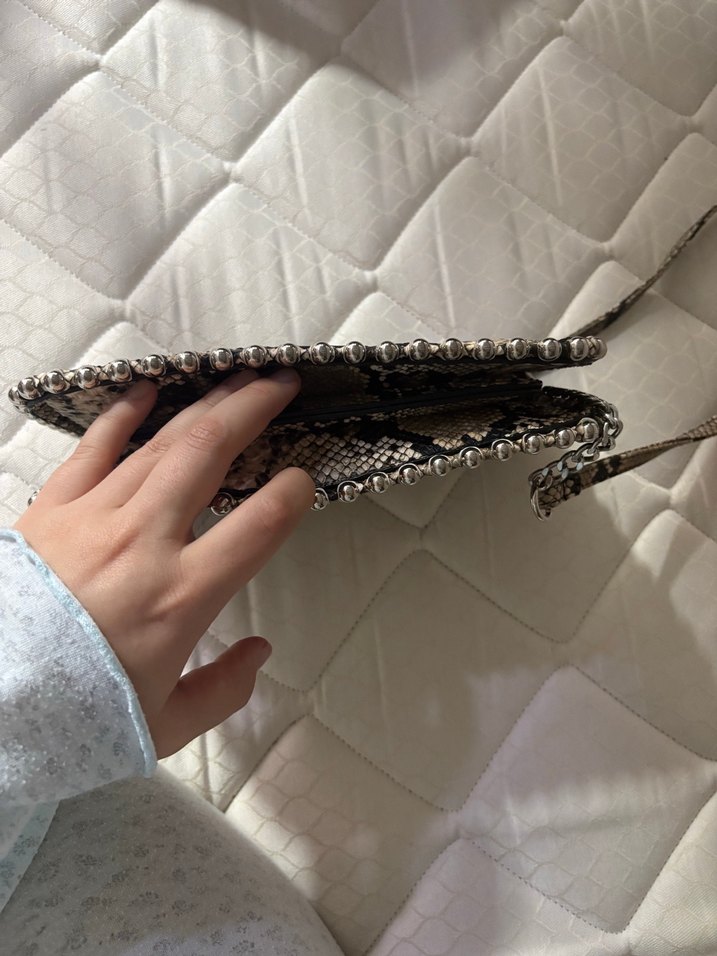 Kadın Yılan Desenli Zincir Detaylı Deri Çapraz Çanta - Görsel 4