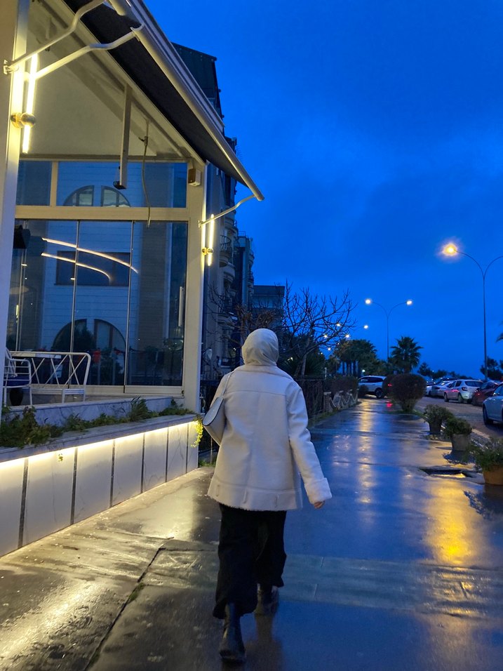 Kapüşonlu Gri Kadın Parka - Görsel 4