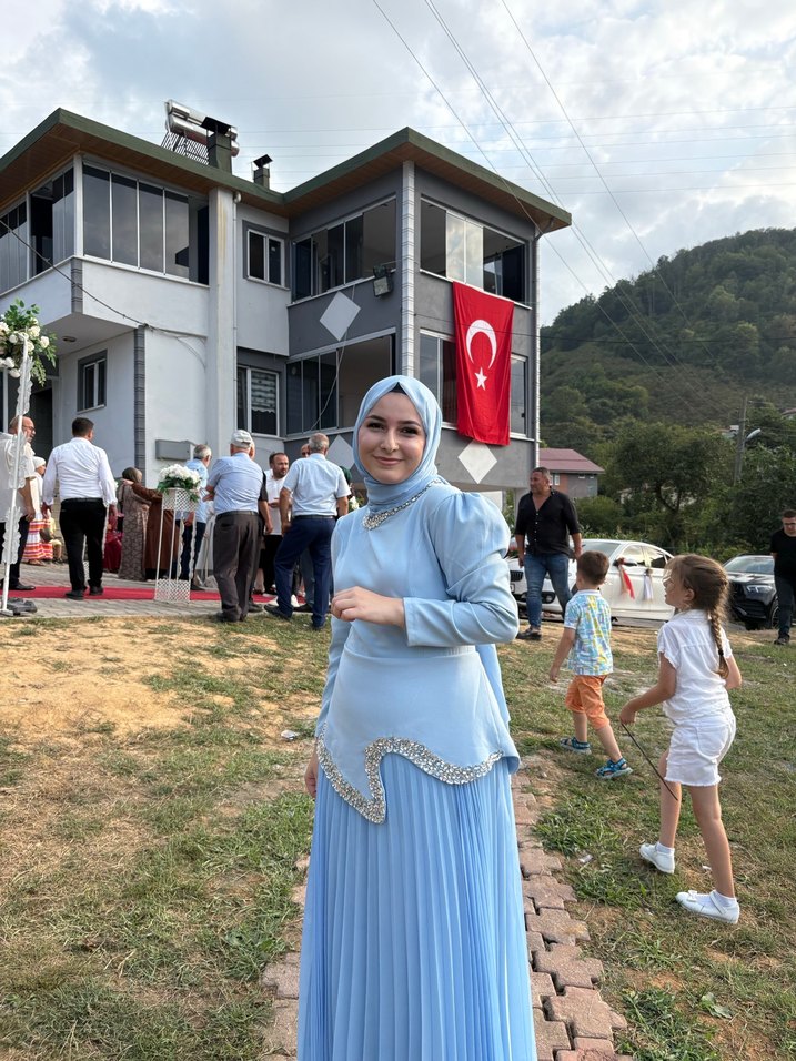 Mavi Uzun Kollu Drapeli Tesettür Abiye - Görsel 4